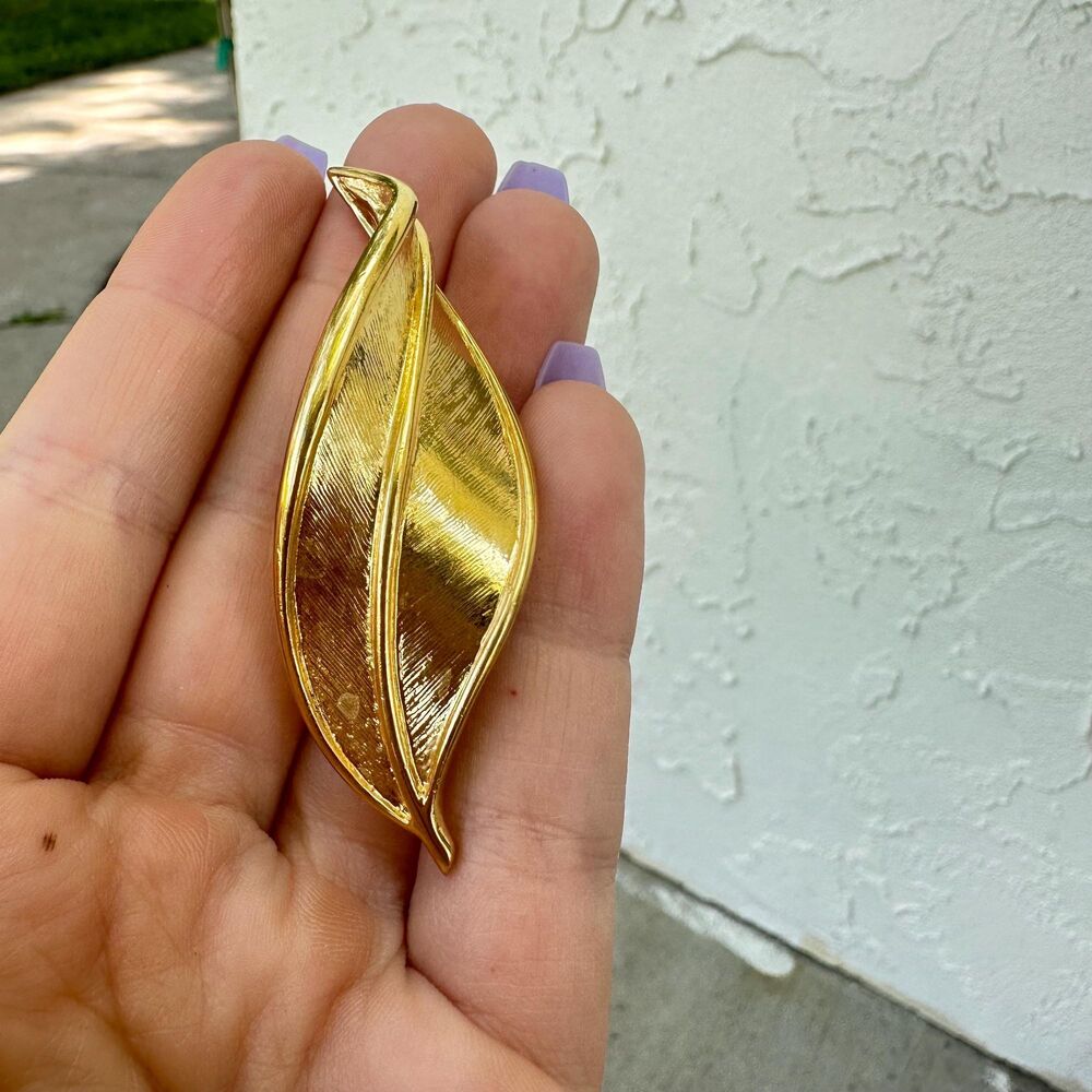 Vintage Jewelry Napier Gold Tone Twisted Leaf Brooch Pin